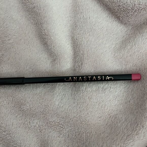 ANASTASIA BEVERLY HILLS- Lip Liner in Rose Dream - Picture 4 of 4